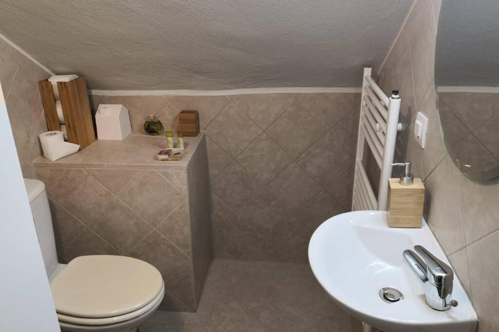 Cozy House With Garden In The Old Town Apartment Солун Екстериор снимка